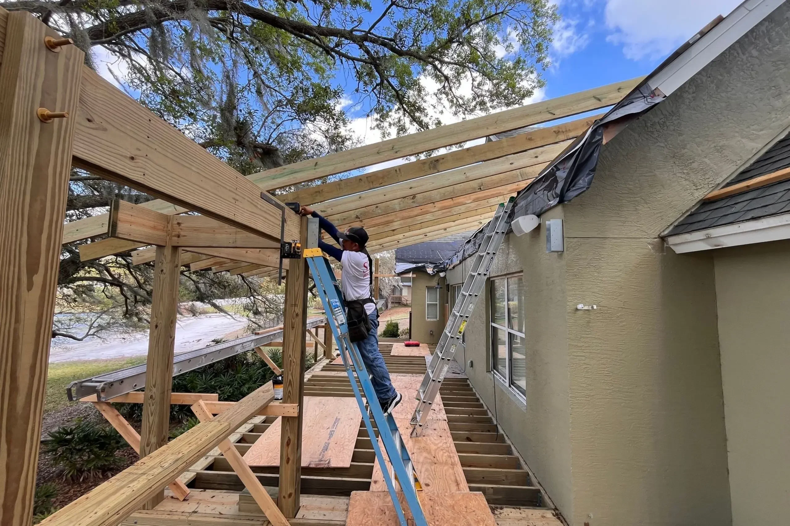 remodeling crew working outside on the exterior of a home in Sebring, FL